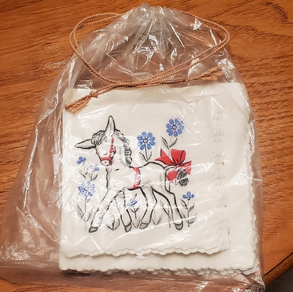 $1 When Bundled** - Old paper napkins, vintage, horse, pony,  🐎 🐴 - Picture 2 of 6